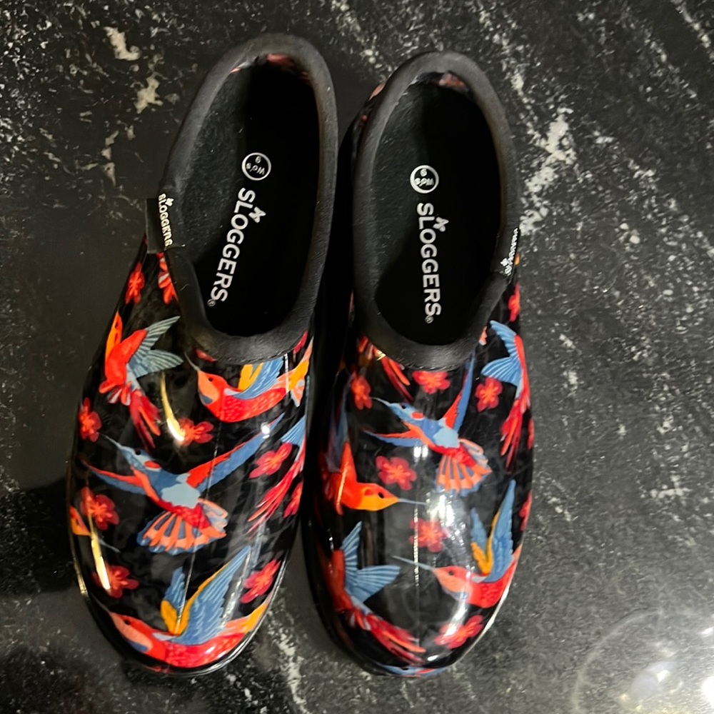 NWOT Sloggers Women's Waterproof Rain Garden Shoe  Hummingbirds Red, Sz. 9